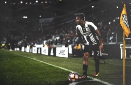 多米百家乐-西甲决赛对决在即！曼城演练定位球，上海海港密集防守应对